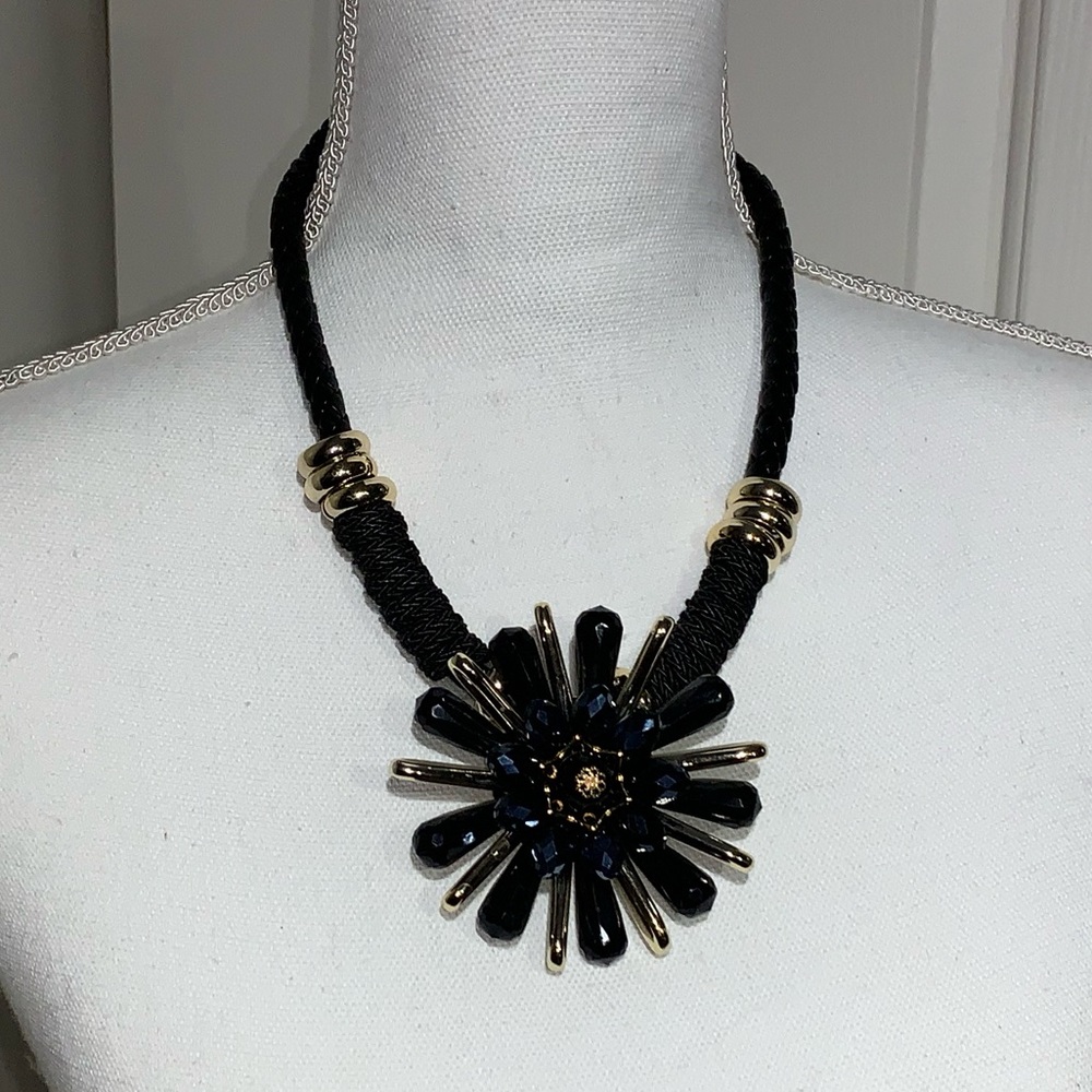 3/$10 🔆 Large Statement Necklace
